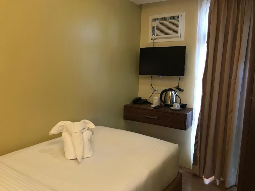 Treasure Island Hotel With Mini Water Adventure Masbate City Ngoại thất bức ảnh